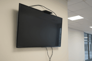 Read more about the article Common Mistakes in Commercial TV Installation